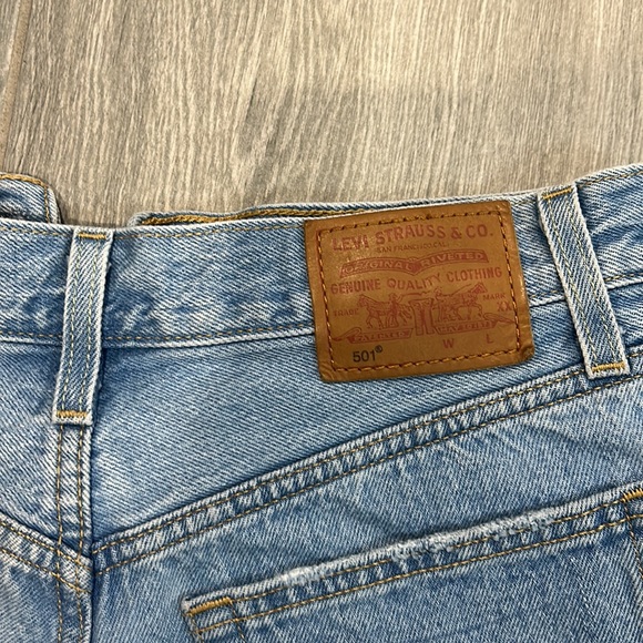 LEVIS 501 Short - Picture 2 of 2
